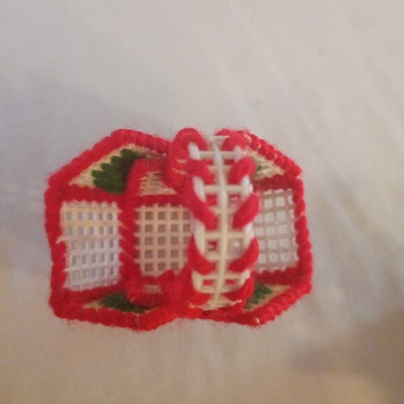 Lot of 5 Vintage small Handmade Plastic Canvas Baskets Christmas Tree Ornaments - Picture 7 of 15